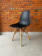 Silla Eames negra